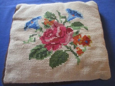 Coussin oreiller ancien tapisserie canevas laine fleur 44 x 41 cm  - Photo 1/4
