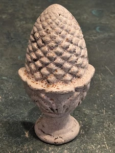 Vintage weiß Gusseisen Kiefernzapfen architektonische Endstück 9 Pfund 5 1/4 Zoll hoch - 3 Pfund  - Bild 1 von 5