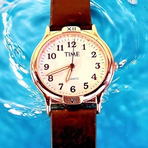 Pre-Owned Men's Quartz Analog Watch – Roman Numerals, Leather Strap, Classic - Picture 1 of 4