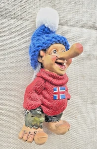 Lommedals Troll Norwegen Figur mit Schwanz 6,5" mit echter Strickmütze & Original Etikett - Bild 1 von 12