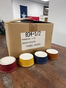 Hall® China 834 1/2 colores mixtos 4 oz. Ramekin acanalado - 36/CS - Imagen 1 de 5