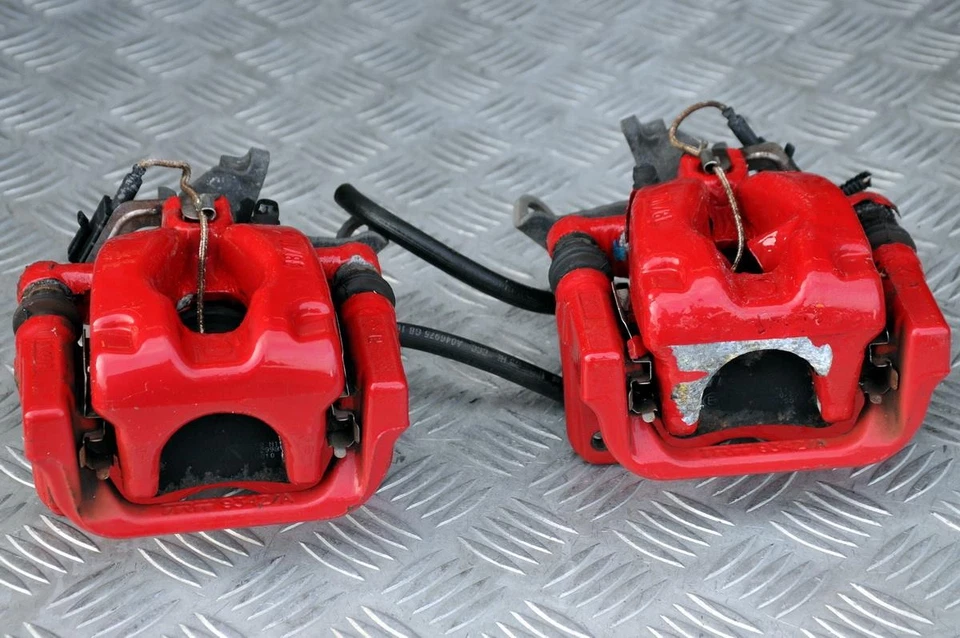 Alfa Romeo Giulietta upgraded red rear brake calipers pair TRW A823 - Image 1 of 4