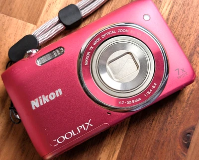 Nikon COOLPIX S3500 orange Compact Digital Camera Near Mint Works in English JP - Image 1 of 4
