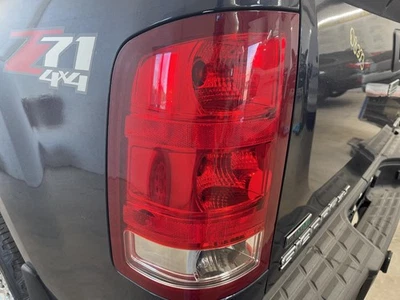 二手左尾灯组件 适合:2010 年 Gmc Sierra 1500 拾音器 带盒 — 第 1/4 张图片