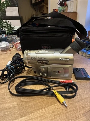 PANASONIC NV-DS11 Digital Video Camcorder Mini DV PAL 400x Digi Zoom 20x Optical - Image 1 of 4