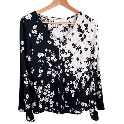 Blusa para mujer White House Black Market talla XS negra blanca floral cuello en V  Foto 1 de 4