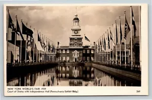 Postal de la Feria Mundial de Nueva York 1939 Corte de los Estados con Independence Hall Mainzer - Imagen 1 de 2