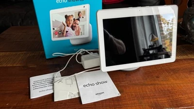Amazon Echo Show 10 (3. Generation) Weiß - Bild 1 von 4
