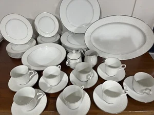 Carriage House Fine China Young Lace 44tlg Geschirrset Serviert 8 Geschirr Teller - Bild 1 von 9