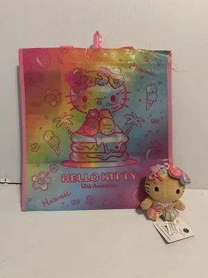 Bolso de Mano y Muñeca Plegable Hello Kitty 50 Aniversario Hawaii Edición Limitada Nuevo con Etiquetas Foto 1 de 4