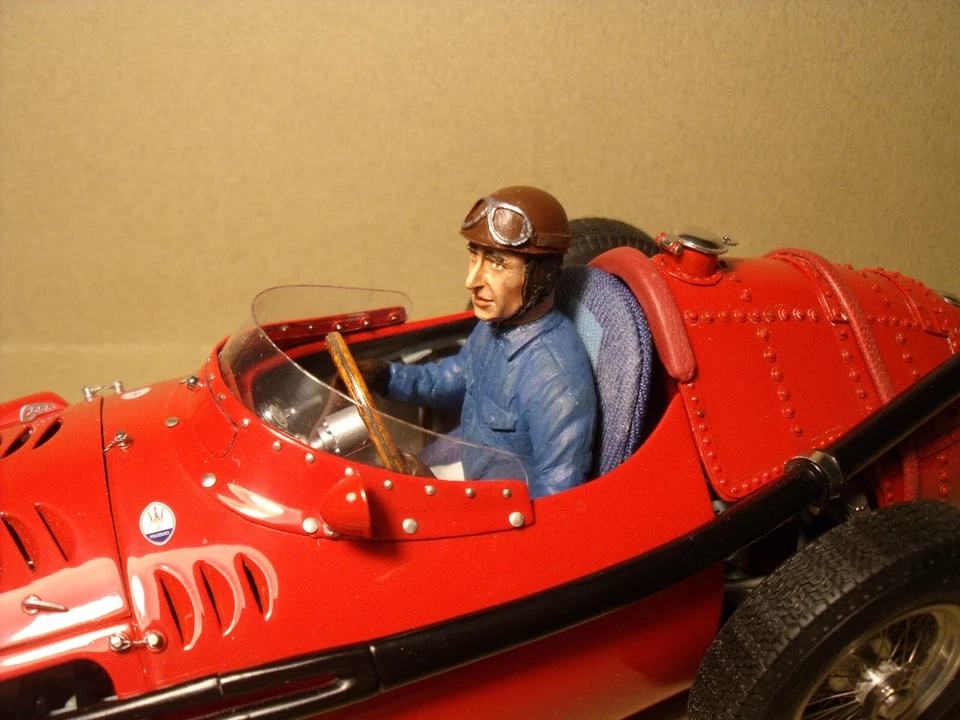 1/18 FIGURE  FANGIO  DRIVING  MASERATI  VROOM  UNPAINTED  CMC  CMR  MINICHAMPS  - Image 1 of 4