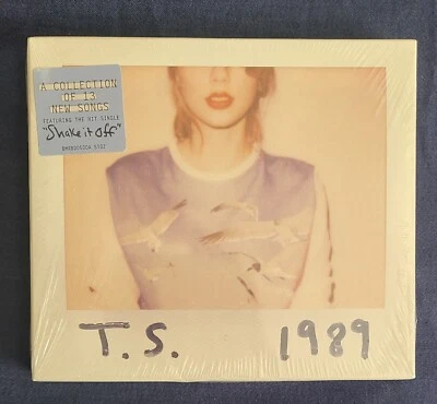 Offical TAYLOR SWIFT 1989 CD - 13 Polaroids - BrandNew - Image 1 of 2