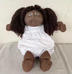 Muñeca bebé vintage '78-'82 Cabbage Patch niños colas de cerdo afroamericanas usada en excelente estado ¡Bonita! - Imagen 1 de 13