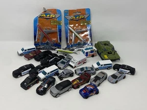 Lotto auto giocattolo grandi - 20+ auto, 2 aerei (nuovi), carri armati e camion - Foto 1 di 19