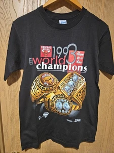 Camiseta negra vintage 1993 Chicago Bulls Salem 3 Turba Campeones del Mundo M - Imagen 1 de 5