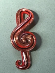 Estate Large Red w Black & Sparkly Copper Fused Art Glass Treble Clef Music Pend - Imagen 1 de 7
