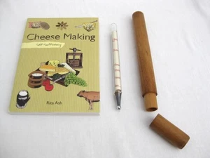 Dairy thermometer in wooden case. Vintage kitchenalia With cheese making book. - Imagen 1 de 1
