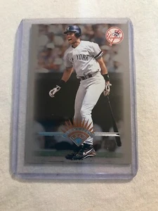 1997 LEAF #165 DEREK JETER - Picture 1 of 2