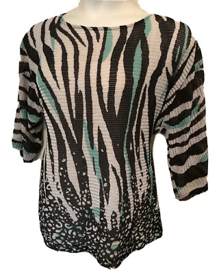 Top polar de malla transparente Sharagano talla 1X verde y cebra a rayas mangas 3/4 red Foto 1 de 4