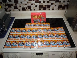 Dallas Kaugummikarten im Originalkarton. NEW OLD STOCK 1981! 35 versiegelte Packungen! - Bild 1 von 13