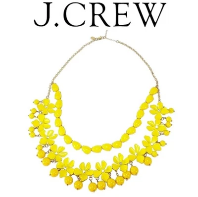 J. Collar floral amarillo en capas en tono dorado firmado por Crew Foto 1 de 4