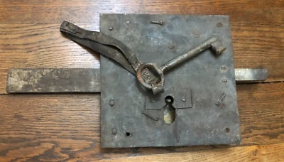 ANCIENNE GRANDE SERRURE DE CHATEAU AVEC SA CLEF ET FONCTIONNE - Photo 1/4