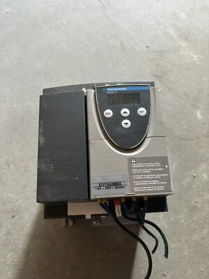 Unidad de velocidad variable Telemecanique ATV11HU29M2E Altivar 11 Foto 1 de 4