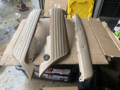 MERCEDES BENZ R107 560SL 380SL 450SL CONJUNTO DE VÁLVULA INFERIOR PARACHOQUE TRASEIRO ORIGINAL - Imagem 1 de 4