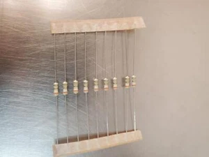 50 Stück 13K Ohm 1/4W (0,25W) Metallfilm Widerstand 1% Toleranz - Bild 1 von 1