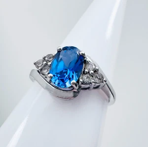 Anillo Estate de zafiro azul y blanco de 0,75 quilates de oro blanco macizo de 10 quilates, tamaño 6,5, 1,7 g - Imagen 1 de 16