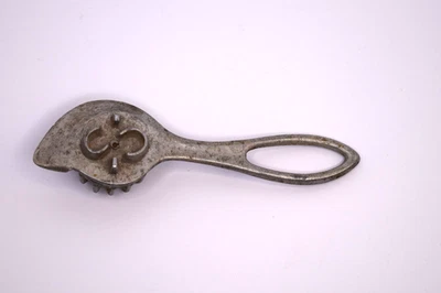 Vintage Aluminum Pastry Pie Crimper & Edge Cutter Kitchen Tool - Image 1 of 4