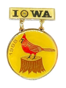 Prendedor de solapa vintage de coleccionistas del Club de Leones - 1988 Iowa Cardinal - Imagen 1 de 2