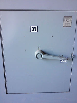 FDPW365TR Cutler Hammer Westinghouse Switch 400A 600V - Image 1 of 3