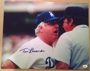 Tommy Lasorda Dodgers hand signed 11 x 14 photo TD Authentic Autograph Holo  HOF - Bild 1 von 3