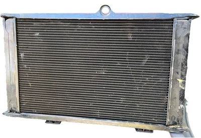 Radiador de colección nuevo Alfa Romeo años 70 Alfetta sedán o GTV cupé europeo especificaciones OEM Foto 1 de 4