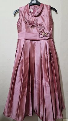 Пыльно-розовый гламурный атлас девочек вечеринки/бальное платье возраст 9-10 лет отличном состоянии - Изображение 1 из 4