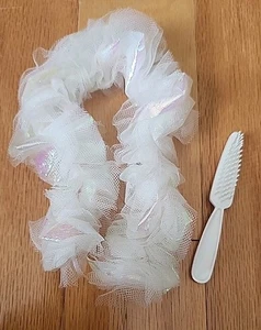  Vintage Mattel Superstar Barbie #4598 White Irridescent Shimmer Boa & Brush - Bild 1 von 6