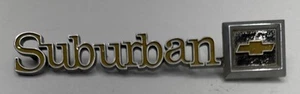 Vintage Suburban Chevrolet Emblems - Foto 1 di 6