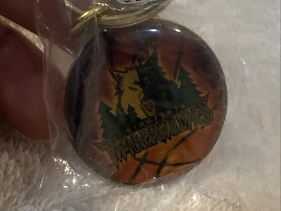 ВИНТАЖНЫЙ 1990-е Minnesota Timberwolves Wincraft Металлический Брелок, Кевин Гарнетт, Новый нераспакованный - Изображение 1 из 3