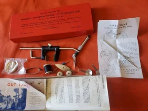 De colección Original THOMPSON Modelo "A" Tornillo de Mosca Papeles Acabador de Látigo Etc. - Imagen 1 de 8