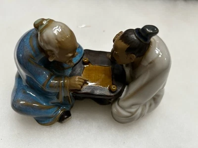 Estatuilla de cerámica china vintage Shiwan Mudman 2 hombres jugando juego de mesa Foto 1 de 4