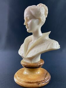 Buste de femme de style Renaissance signé Arnoldo Giannelli sur socle albâtre
