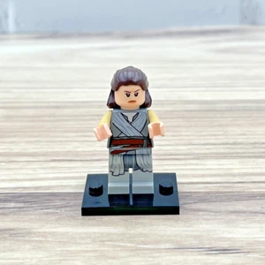 LEGO Star Wars: Rey Minifigur mit gebundenem Gewand - 75189 75216 (sw0866) - Bild 1 von 4