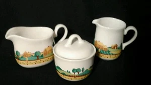 Milchkännchen & Zuckerdose mit Deckel + Sauciere Corelle LANDSCHAFT Bauernhof Land 4 Stück - Bild 1 von 7