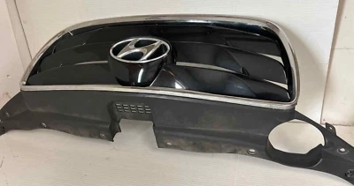 Hyundai Santa Fe 2010-2011 cromo/negro parrilla central delantera 10720017 Foto 1 de 4