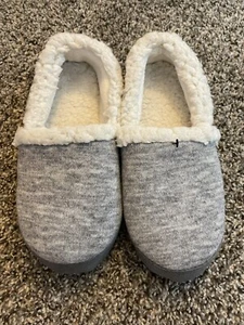 Isotoner Women's Comfort Memory Foam Faux Fur Slipper Medium Size 7-7.5 New - Picture 1 of 6