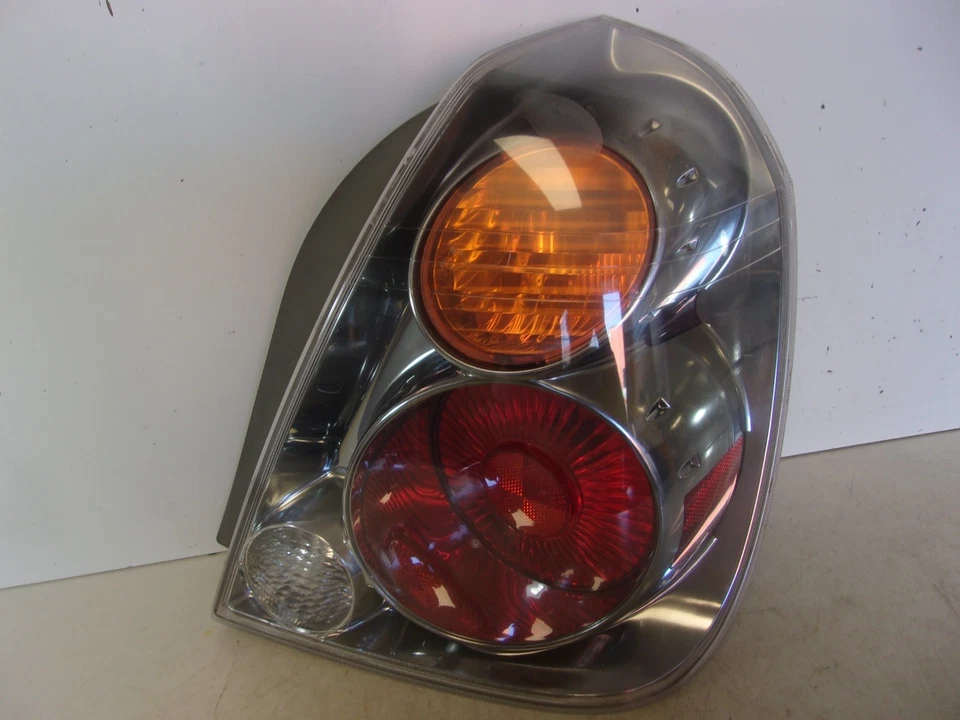 2002 2003 2004 Nissan Altima Passenger RH Quarter Panel Tail Light OEM - Image 1 of 4