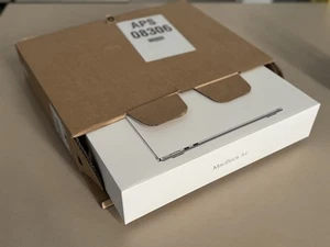 Apple MacBook Air 13'' M3 core 8 CPU e core 10 GPU, 16GB, 512GB SSD Grigio - Foto 1 di 4