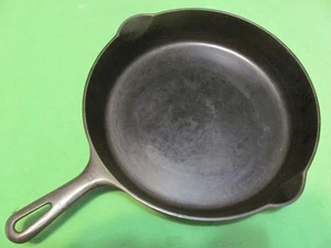 Vintage Griswold Cast Iron Skillet No. 9 Logo Erie PA. #710 C - Picture 1 of 7