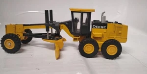 Ertl John Deere Yellow Road Grader Metal - Picture 1 of 2